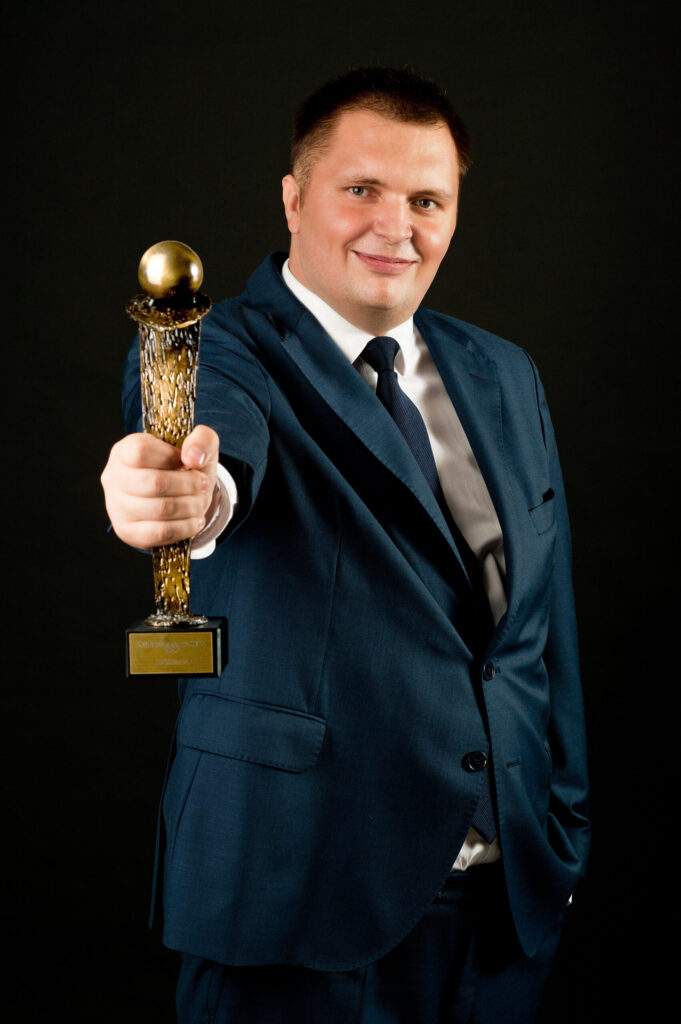 Łukasz Wudyka zdjęcie z nagrodą